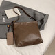 Großkapazitätstasche für Mädchen 2025 Neues Design Nische Single Schulter-Crossbody-Tasche Dreizwecker Rucksack-Tasche mit Anhänger Brown