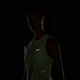 耐克女子速干跑步背心秋季反光透气NIKE SWIFT DRI-FIT HQ0621 701微黄绿/银 M