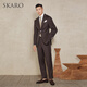 Skaro [mismo modelo] Skaro Coffee traje para hombres Suit para hombres Foro de negocios de alta gama Traje de boda Coffee Skg891a 42 [Top] Tamaño de los pantalones por favor
