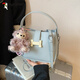 Woodpecker Summer Small Bag Women's 2025 New Fashion Super Hot Chain Crossbody Sac Sac à main décontracté jaune + pendentif