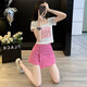 Yuxi Pink-Breasted Decorative Casual Denim Shorts Frauen hohe Taille schlampig gefälschter zweiteiliger Hüft-Hip-Padd-Rock kurzer Top Cover 7029 Weißes Top + 7028 Rose Red Denim Rock S S