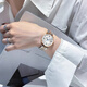 Gelangdi Light Luxury Mode Women's Watch Kalender wasserdichte Stahl Quarz Watch High-End-Sinn für Promi-Abendessen National Watch Diamond-Set Watch H9716L GOLD WEISSE SAMPFE 32mm