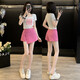 Yuxi Pink-Breasted Decorative Casual Denim Shorts Frauen hohe Taille schlampig gefälschter zweiteiliger Hüft-Hip-Padd-Rock kurzer Top Cover 7029 Weißes Top + 7028 Rose Red Denim Rock S S