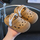 Slippers pour enfants Summer 2025 Nouveaux chaussures de trou de bébé de sandales intérieures antidérapantes