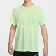 Camiseta de manga corta Nike (Nike) para hombres 2025 Summer NUEVO ARRIBA SPORT SPORTA CORRIENTE ANTERENCIA CORRECTO ALTIVO HV5204-701 Ligeramente amarillo y verde 2XL /185 /Recomendado 170-190Jin [Jin equivale a 0.5 kg]