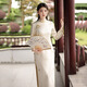 Kangmeishi bestickt mit langem modifiziertem Cheongsam 2025 Neue junge Frauen Retro Slim mittelgroße Ärmel