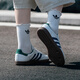 ADIDAS Men's Shoes 2025 Summer New Low Top Wear Sports Casual Sports Sports Shops de mesa de alumno de desgaste cómodo IH4882/Training White y Green/Alemán Recomendación 43 43
