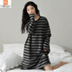Pajamas Modal Summer 2025 Nouvelle-chemise de nuit pour le printemps et l'automne à manches longues en coton pur en automne et en hiver peut être porté sur la maison à rayures extérieure W9767 à manches longues 3xl 140-160jin [Jin est égal à 0,5 kg]