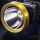Das Scheinwerfer gelbes Licht durchdringt ein tiefes Wasser. Starkes kahle Scheinwerfer 200.000 Lumen durch die Sky Cannon dreitausend Meter hell LED Superhelle High -End - gelbes Licht - P9900 -Kern - Dual -Lithium -Akku [99000 Kapazität]