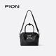 Fion (Fion) 2025 Nuevo bolso de cuero de alta gama Boston Bolso Boston Soft Bag Soft Fomen's Crossbody Bags Regalo Brown Color-Small Model
