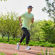 Nike (Nike) Offizieller Stride-Herren-Kurztrocknen dünner Top-Herbst-Kurzhülsen Reflektierende atmungsaktive hv5204 701 leicht gelb grün/silber s