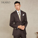 Skaro [mismo modelo] Skaro Coffee traje para hombres Suit para hombres Foro de negocios de alta gama Traje de boda Coffee Skg891a 42 [Top] Tamaño de los pantalones por favor