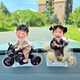 Yusenyi 2024 Ornements de voitures neuves, petites personnes secouant la tête, personnalisation, couple bébé, trois et quatre, décoration de voiture, secouant la tête, 867 modèles, modèles solaires à double usage
