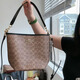 蔻驰（COACH）美国直邮 女士单肩斜挎CITY17流浪水桶包CT800CT802 1号中号黑拼深咖logo CT800IMXAQ 新款隐标 28*20*17C