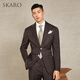 Skaro [mismo modelo] Skaro Coffee traje para hombres Suit para hombres Foro de negocios de alta gama Traje de boda Coffee Skg891a 42 [Top] Tamaño de los pantalones por favor
