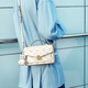 Nucelle Neue Zhilan Pegasus Hüllstoffbeutel Frauen 2025 Neue Pendler-Achselhöhlen-Tasche Ein Schulter-Crossbody Small Square Bag Handtasche Chinesische Valentinstag Geschenk Pulach Pulver [Dose geschriebene Grußkarte] Mode High-End-Marke Geben Sie Freundin Gipend