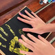 
Grade collection organ print palm handprint drawing growth memorial book sixth grade folding memorial book couples graduation season pigments can be washed all students. Universal model [48 handprints can be printed] length about 3887mm, give 12 colors acrylic paint + 2 brushes + gilded pen
