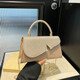 Brillante 2025 Nuevo bolso de diseño de nicho de moda, versátil y de alta gama para la bolsa cruzada de hombro de mujeres Bag Square Gold
