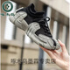 Woodpecker 2025 Summer New Breathable 45 Shoes de gran tamaño para hombres Flying Mesh Socleos de un pie de un pie zapatos de papá gruesos Black [elástico] 9909 All Black 39
