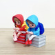 GELUN MIGN CARTONE BURANT CHARGET SMELLES ORNAGENTS CRÉATIVE OFFICE CÉRIENNE Mini couple Micro Landscape Decorations Deux personnes portant des sacs d'école
