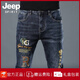 Jeep Spirit Jeep haut de gamme broderie 2025 Nouveau jeans pour hommes minces minces élastiques élastiques européennes occasionnelles et germatrices pantalons masculins bleu 6630 modèle 28 <100jin [Jin est égal à 0,5 kg] à droite et à gauche circonférence 2 pieds 1>