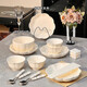 Xibaisheng Underglaze farbiges Tischgeschirr Set mit hochwertigem Haushalt Keramik Reisschüssel Teller Butterstil Hauswarmingschüsselplatte und Essstäbchen Set 5-Zoll-Reisschüssel Gold Zeichnung 13792 Packungen