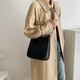 Premium strukturierte Frauentasche 2025 Neues modisches Crossbody-Tasche französische Breitbandpendler One-Shoulder Eimer Bag Schwarz