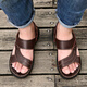 Fat donglai dl même sandales pour les hommes en été 2025 Nouveau à double usage décontracté, portez en cuir authentique Sole Sole d'âge moyen 12129 Black 38 Men __ First Cose Cowhide
