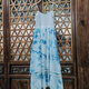 Aoschengko Tie-Dye-Hosentender-Kleid Yunnan immaterielles kulturelles Erbe blau handgefertigtes literarisches und künstlerisches Reisefotografie-Outfit von Frauen