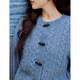 Inman Retro Born Button Chaqueta de corcho Hollow Cork 2025 Autumn Women's New Round Neck Séter Cardigan Blue M
