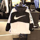 耐克（NIKE）春秋新款休闲2024情侣连帽外套学生户外运动夹克男女防风梭织风衣 红色 薄款高质量 S