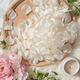 Dongzhitiandi simulated rose fake flower petals for wedding, wedding room, birthday confession, decoration, hand-spreading flowers, proposal, petal rain, simulated rose petals, milky white, about 1000 pieces
