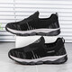Zapatos para caminar a las personas de mediana edad y ancianos para mujeres transpirables y cómodos zapatos de ancianos sin deslizamiento.