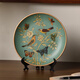 Adornos oficiales de placa de cerámica de ventas directas Tira American Country Ceramic Plate decorativo para ver la muestra de sala de estar 1047 Blue Warbler Blossom + Stand