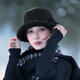 Zunti hat for women in autumn and winter French Hepburn style elegant white top hat for ladies ladies showing their face small bow thousand gold hat black adjustable