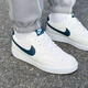 Nike (Nike) Herrenschuhe 2025 Herbst neue einfache Version Air Force One Court Sports Schuhe Weizenfarbe Casual Schuhe HQ4867-101 Segel Weiß/Ortel Deep Sea Blue 39