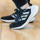 Adidas Herrenschuhe Frühling und Herbst Neue PureBoost23 Laufschuhe schockabsorbierende Masche atmungsaktive Sportschuhe IF4839 Schwarz und Weiß 40,5 (250 mm)