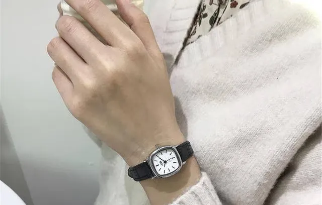 为什么女生在穿洛丽塔时从来不戴“手表”？看完你就明白了