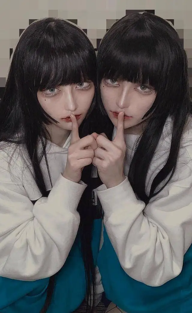 日本双胞胎只能cos，不能play，网友：这是在照镜子吗？