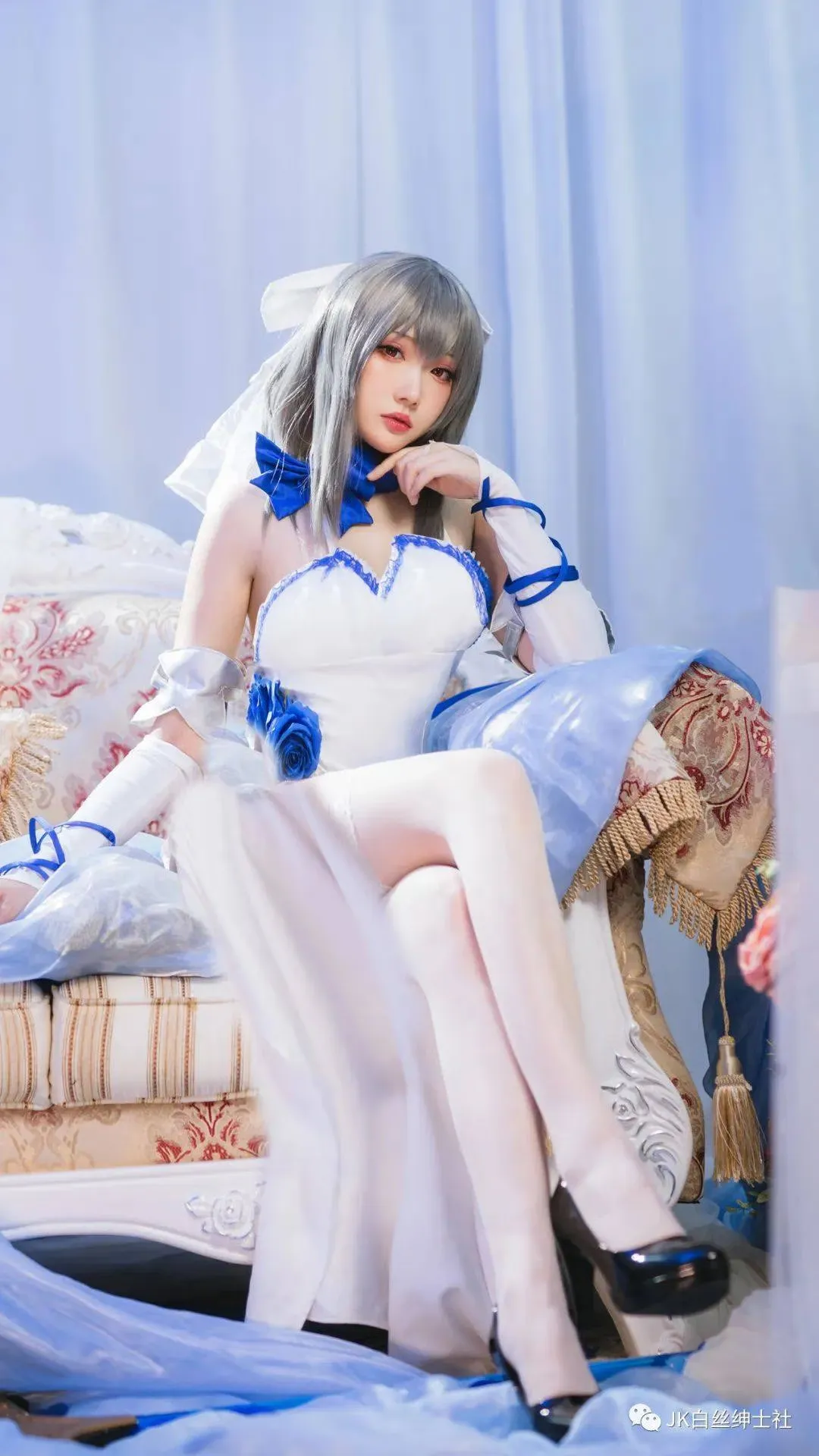 cos：碧蓝航线路易九世-华服的圣骑士cos正片@瓜希酱