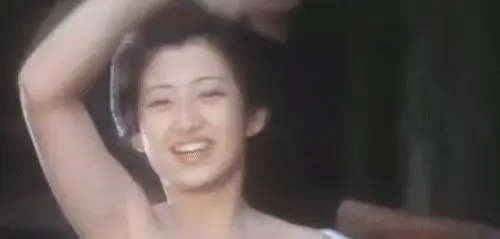 1977年山口百惠与三浦友和共演的第7部电影，剧中装扮依旧很潮！