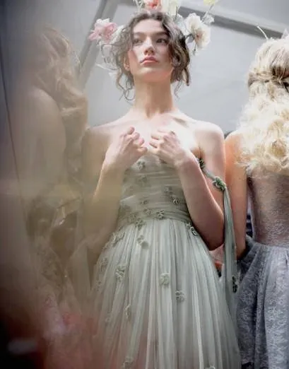 Dior经典时装秀，童话森林般的花仙子们，惊艳登场
