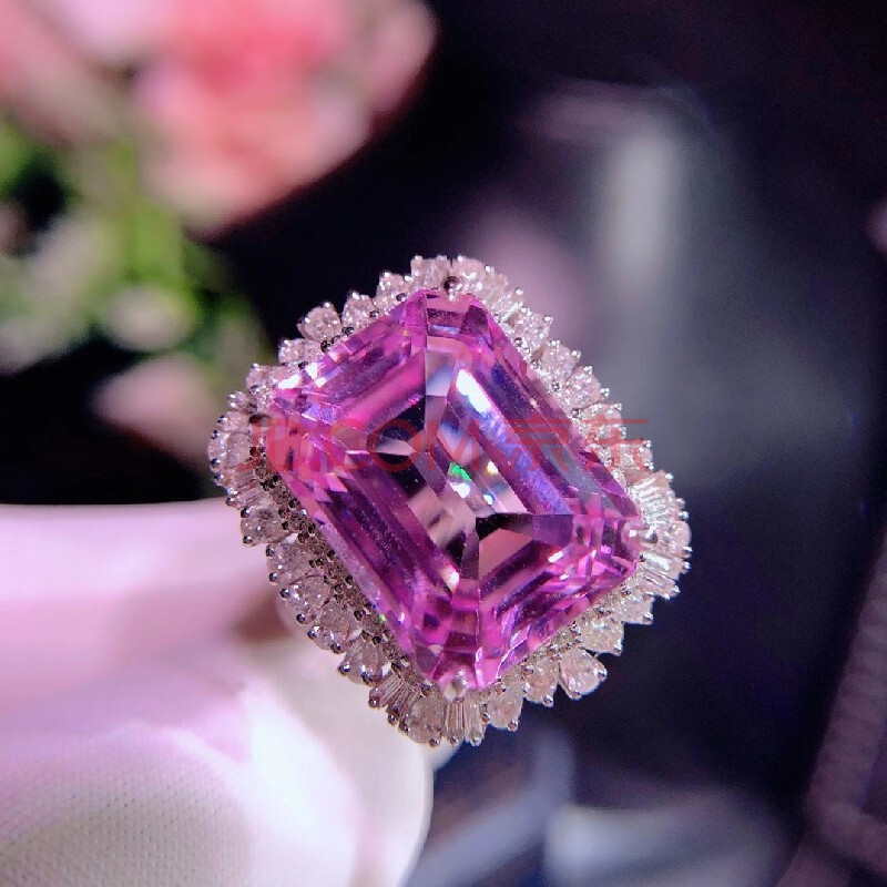 震昊紫锂辉戒指 颜色美 切工精湛 晶体干净 晶体完美无暇 性价比极高