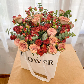 网红小香风卡布奇诺玫瑰花束卡布奇诺混搭玫瑰手提袋花束鲜花速递同城