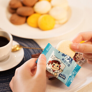 不二家牛奶妹夹芯小圆100克盒装夹心饼干面包甜点儿童休闲零食 夹心