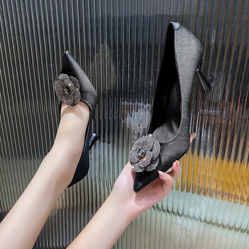 春秋其乐设计感名媛尖头高跟鞋女2024秋季新款山茶花水钻百搭黑色细