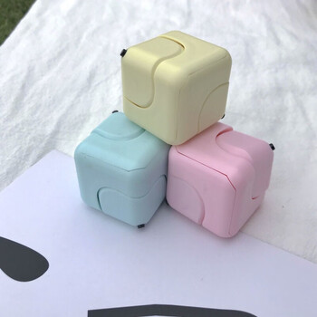 学生减压神器马卡龙魔方指尖陀螺旋风块手指骰子创意网红解压玩具4份