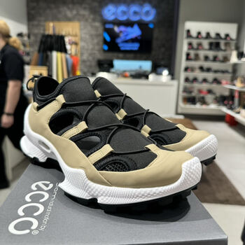 爱步ecco女鞋户外厚底健步登山越野轻便透气休闲运动鞋