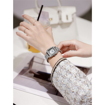 迪赛威时尚满钻手表女士2021新款名牌满天星手表女款轻奢小众高级感