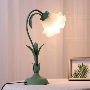 台灯卧室床头灯田园创意花朵灯北欧家用书桌公主房装饰床头柜台灯